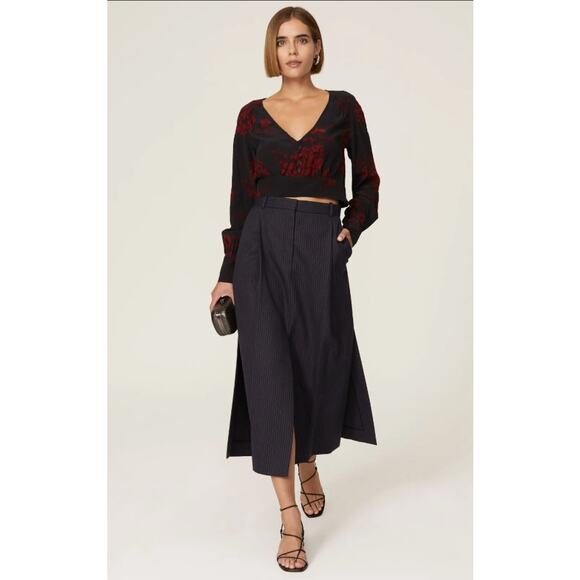 Marissa Webb Navy Red Floral V-Neck Cropped Blouse Sz 8 | Long Sleeve - Picture 1 of 6